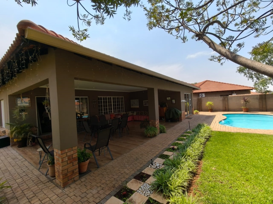 3 Bedroom Property for Sale in Waterkloof East North West